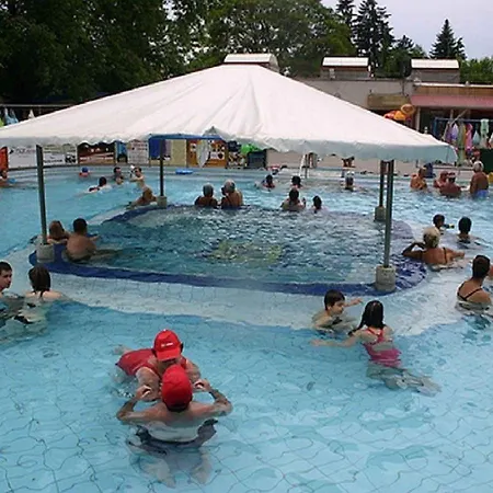 In - Donauknie 35231 Leányfalu